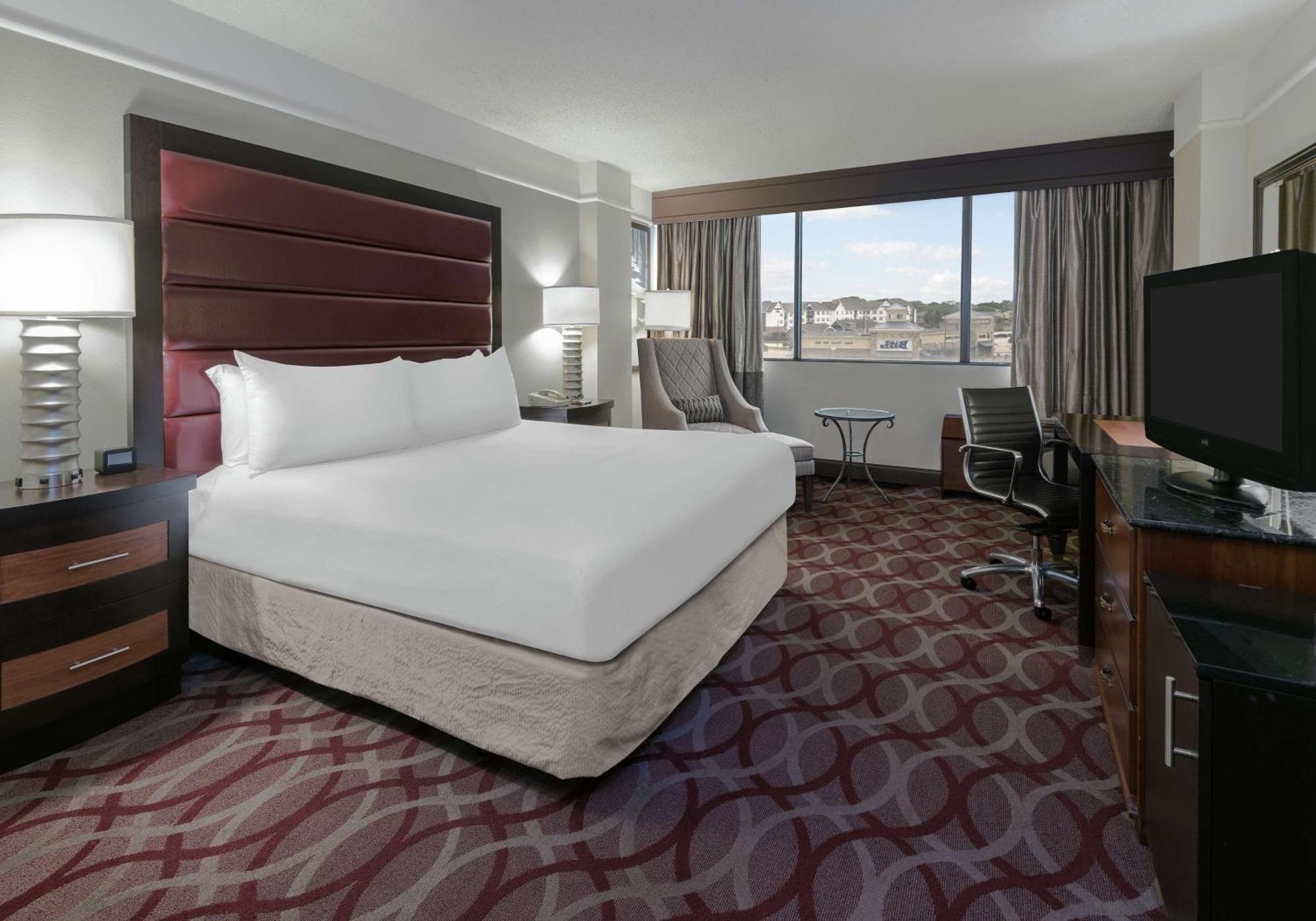 Отель Hilton College Station & Conference Center Экстерьер фото