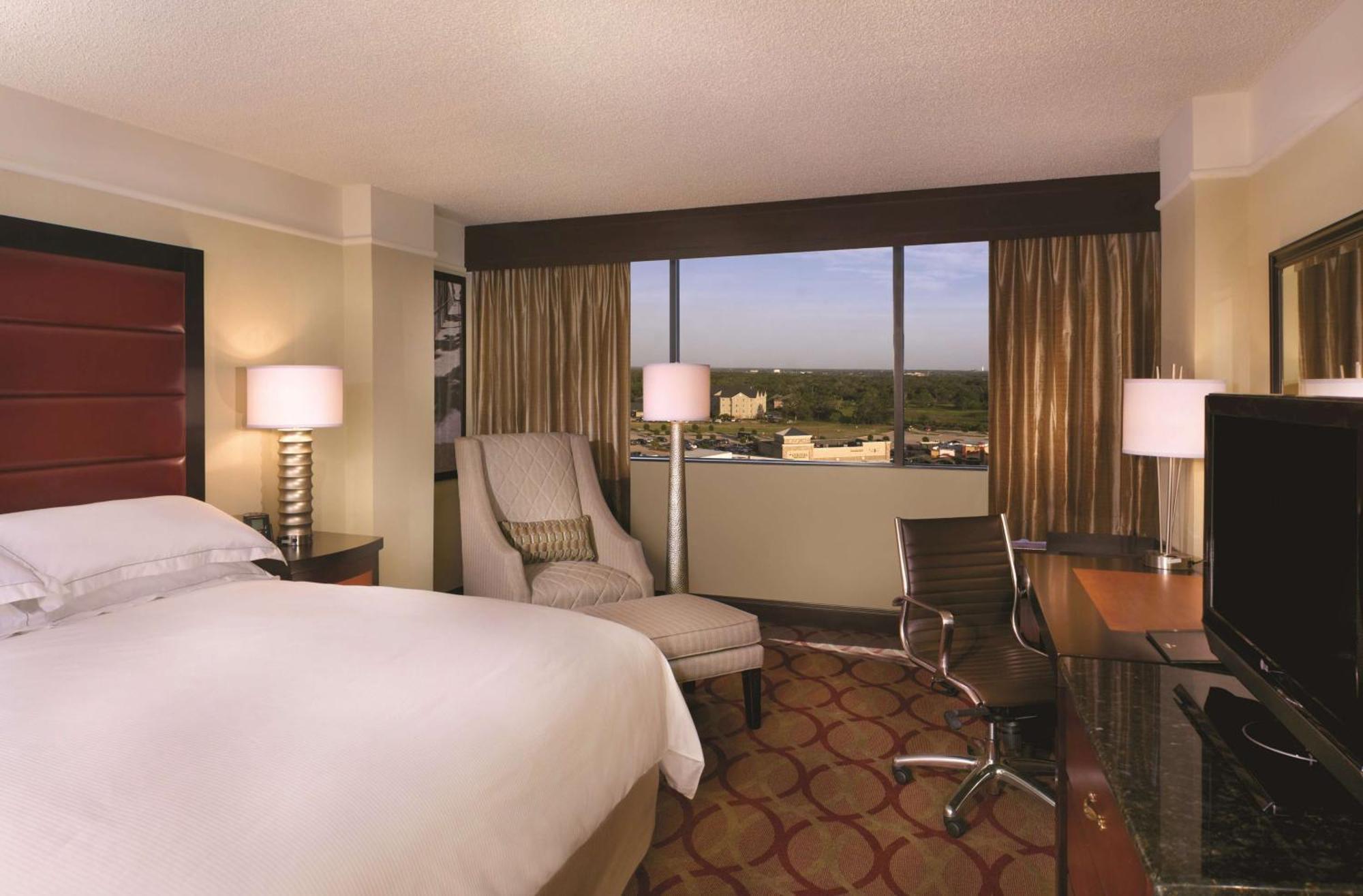 Отель Hilton College Station & Conference Center Экстерьер фото