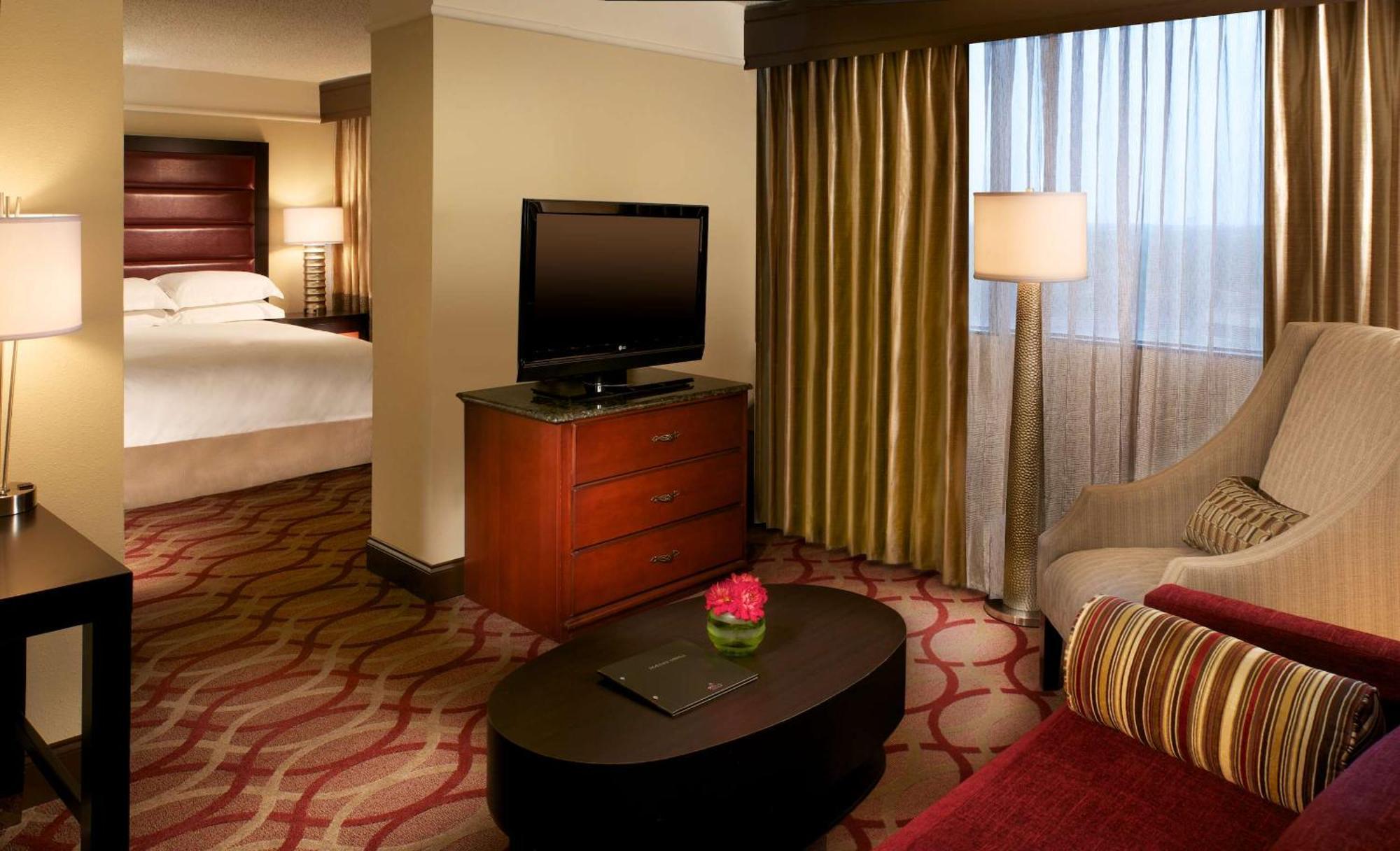 Отель Hilton College Station & Conference Center Экстерьер фото