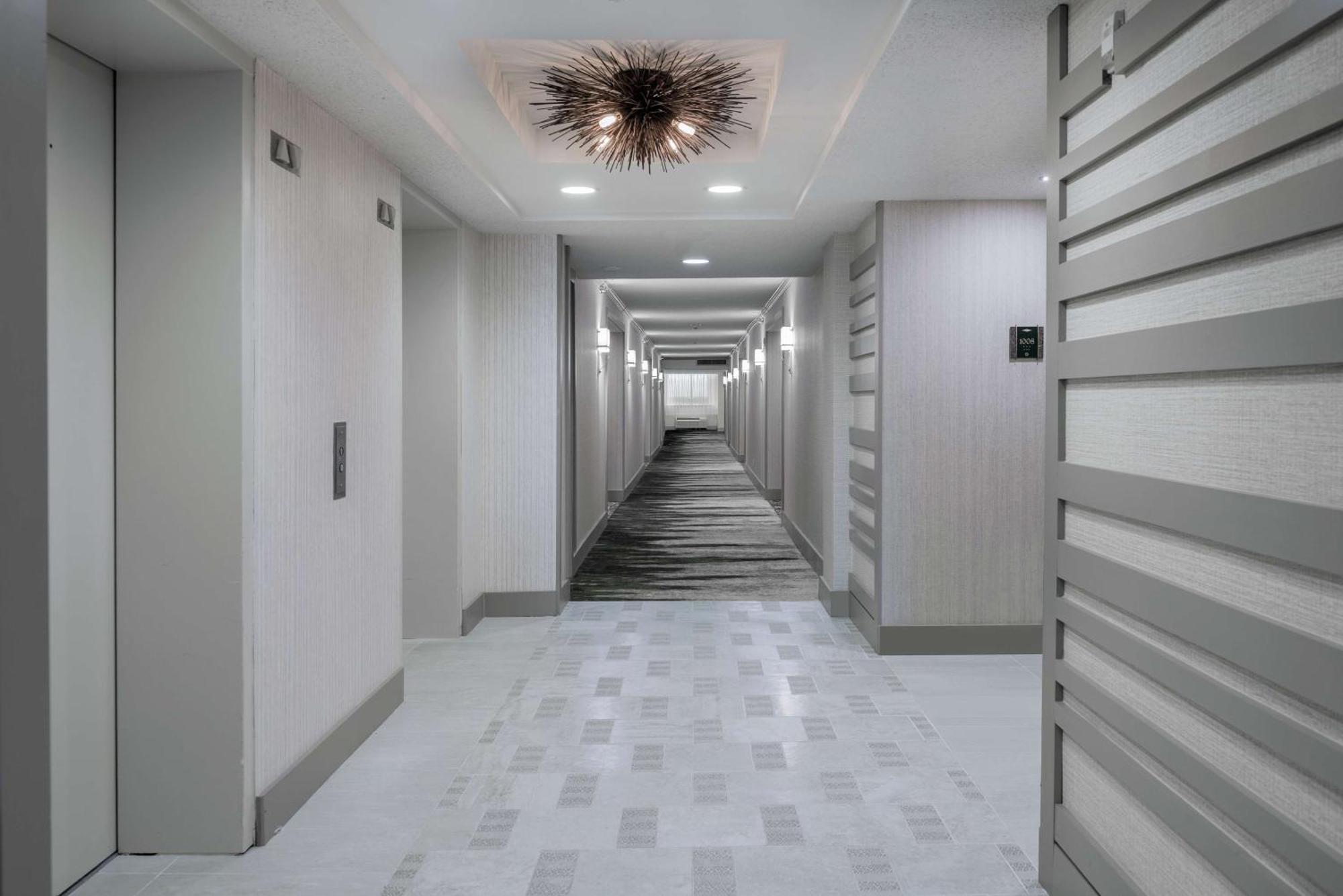 Отель Hilton College Station & Conference Center Экстерьер фото