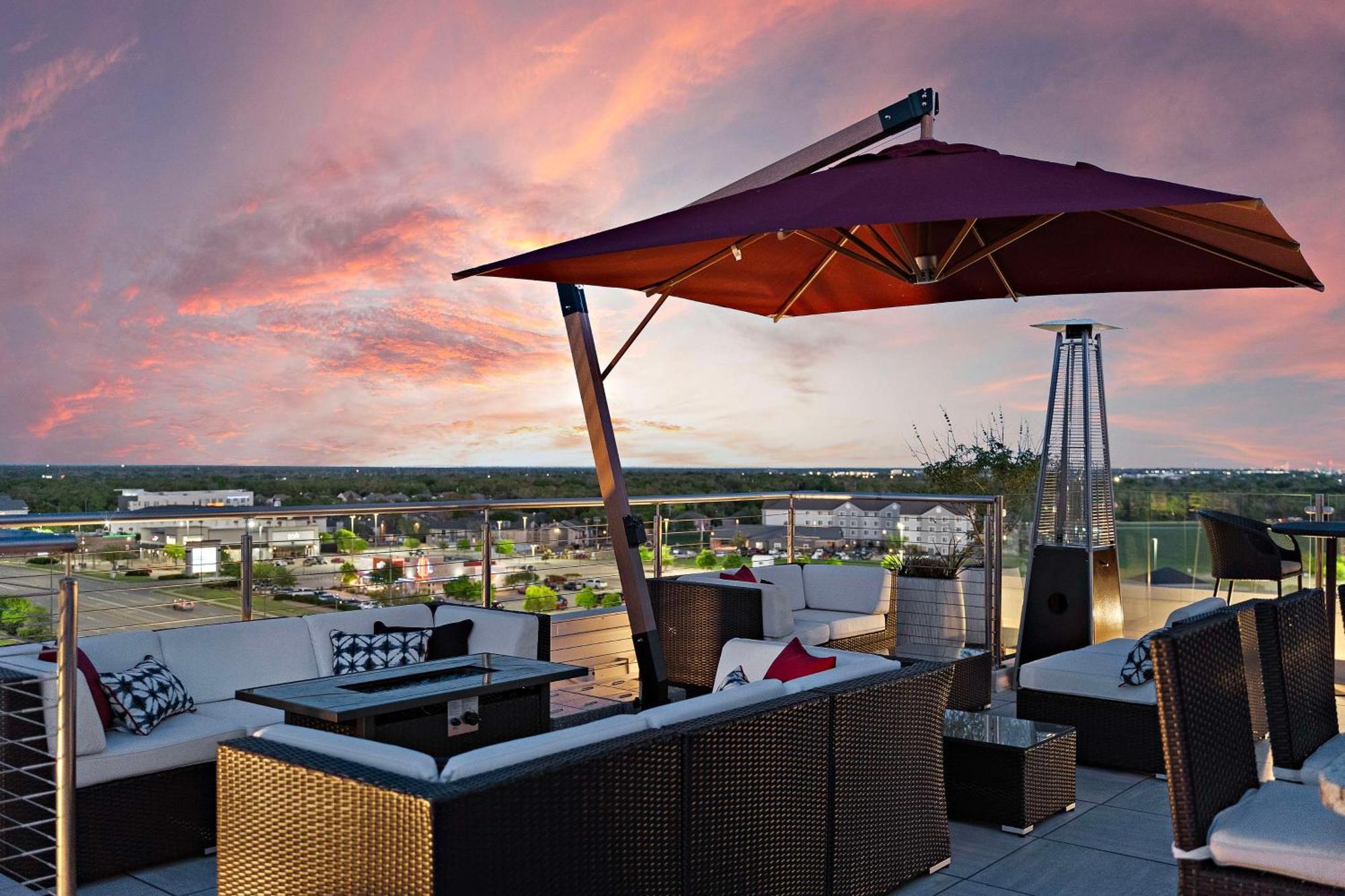 Отель Hilton College Station & Conference Center Экстерьер фото