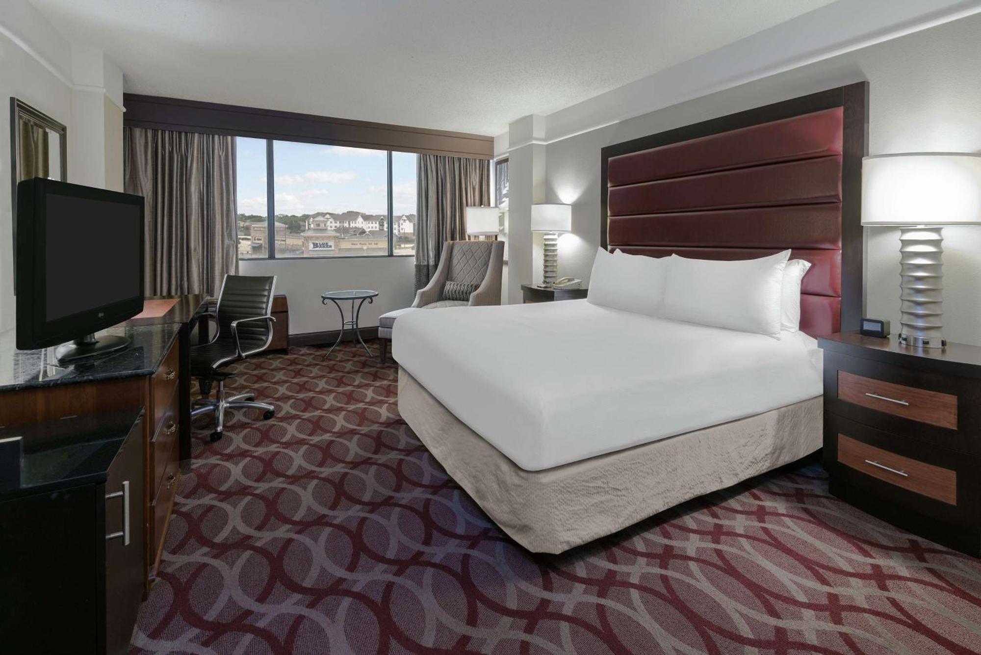 Отель Hilton College Station & Conference Center Экстерьер фото