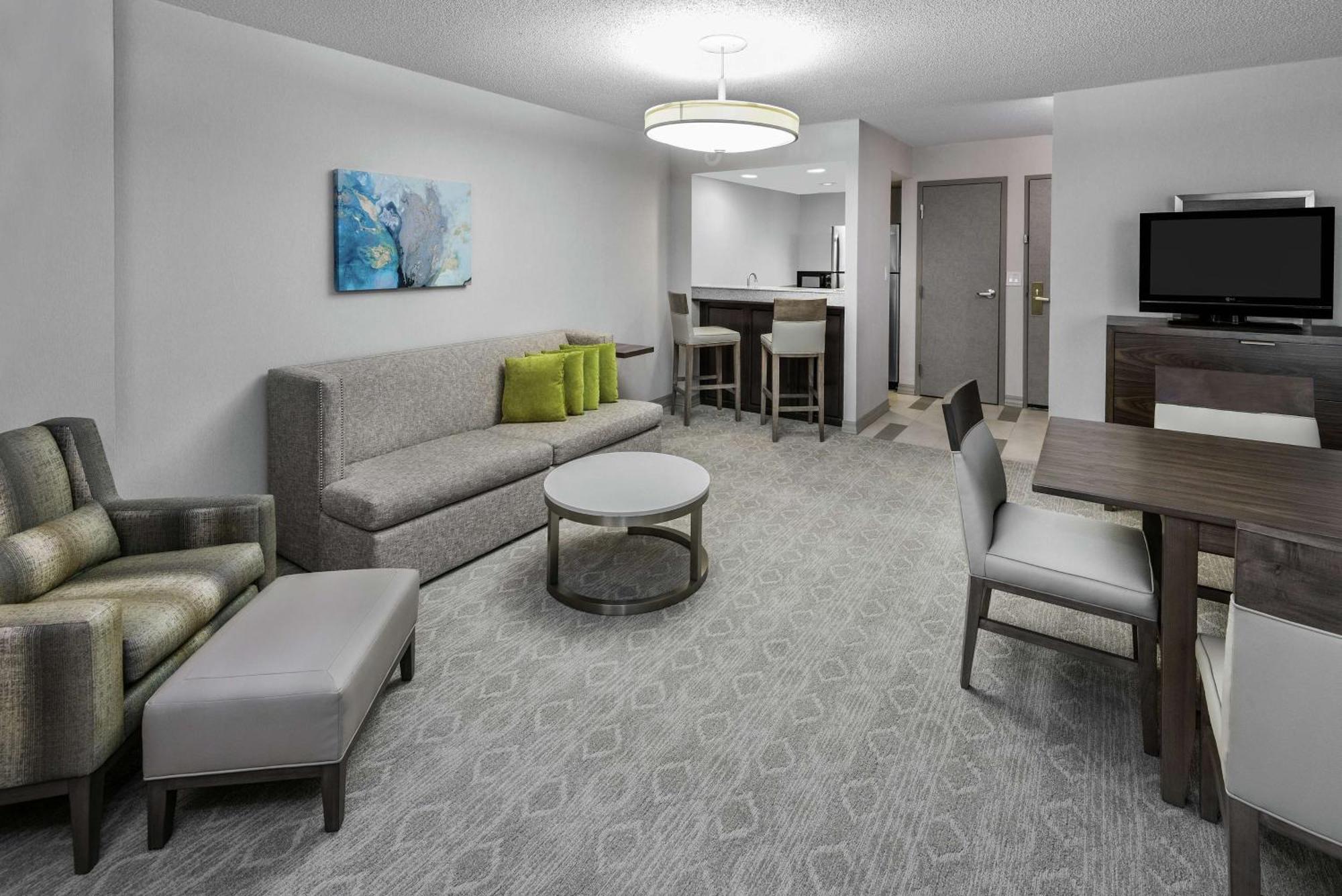 Отель Hilton College Station & Conference Center Экстерьер фото