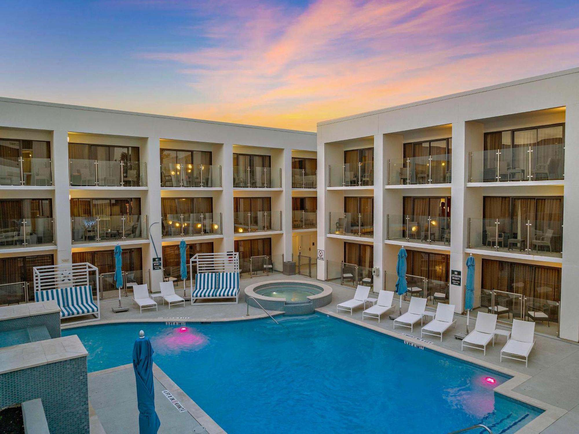 Отель Hilton College Station & Conference Center Экстерьер фото