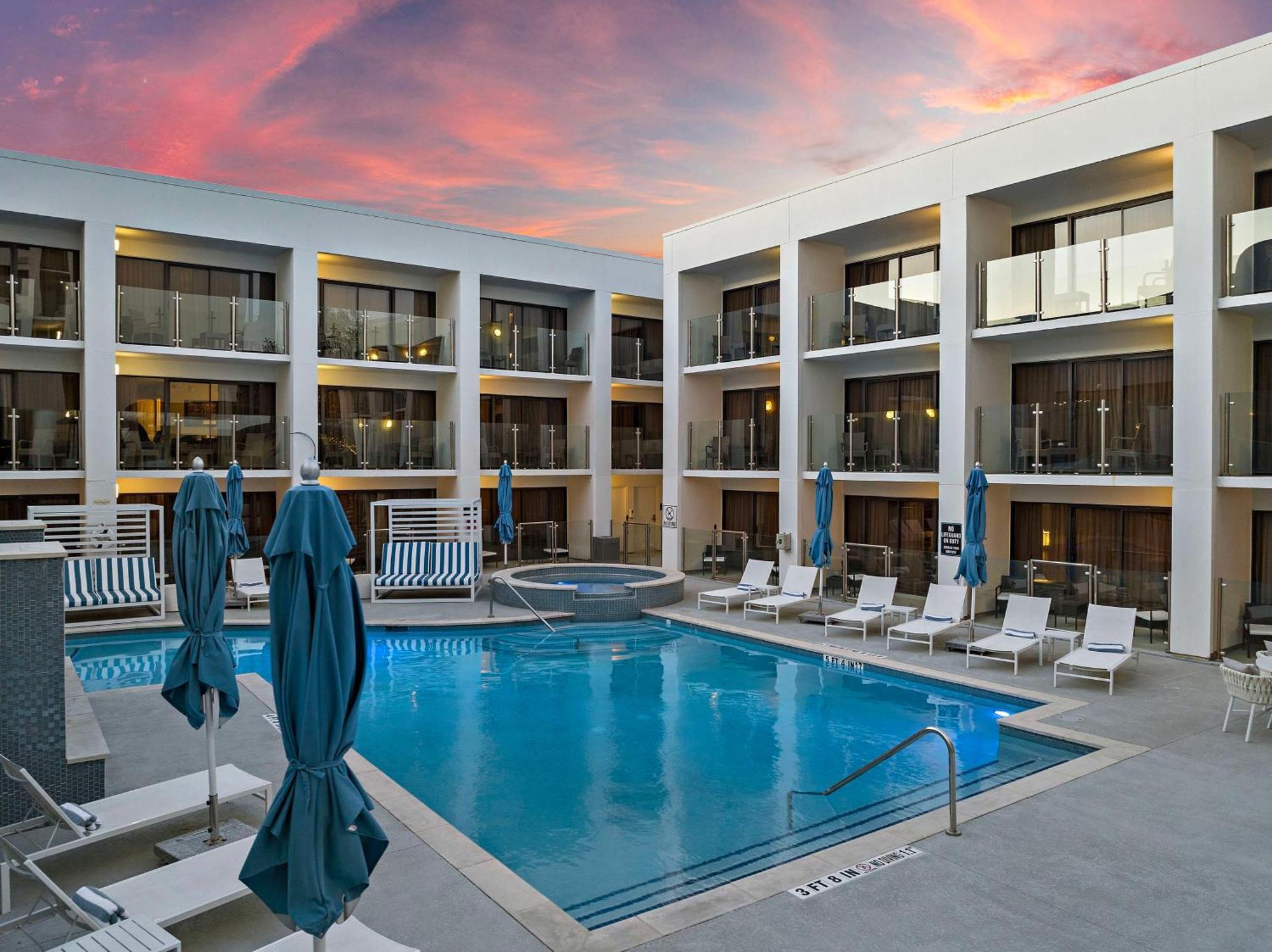Отель Hilton College Station & Conference Center Экстерьер фото