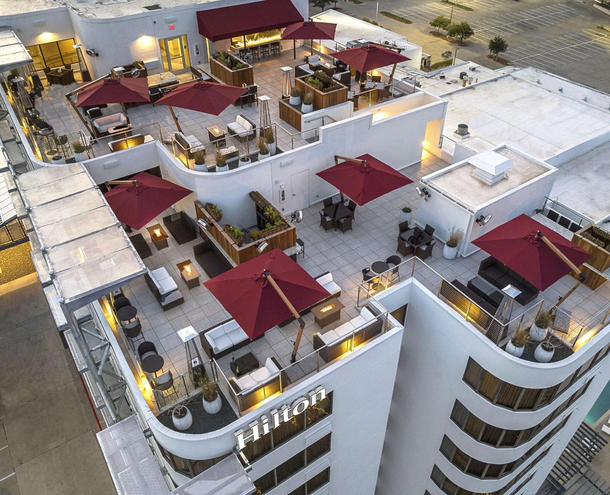 Отель Hilton College Station & Conference Center Экстерьер фото