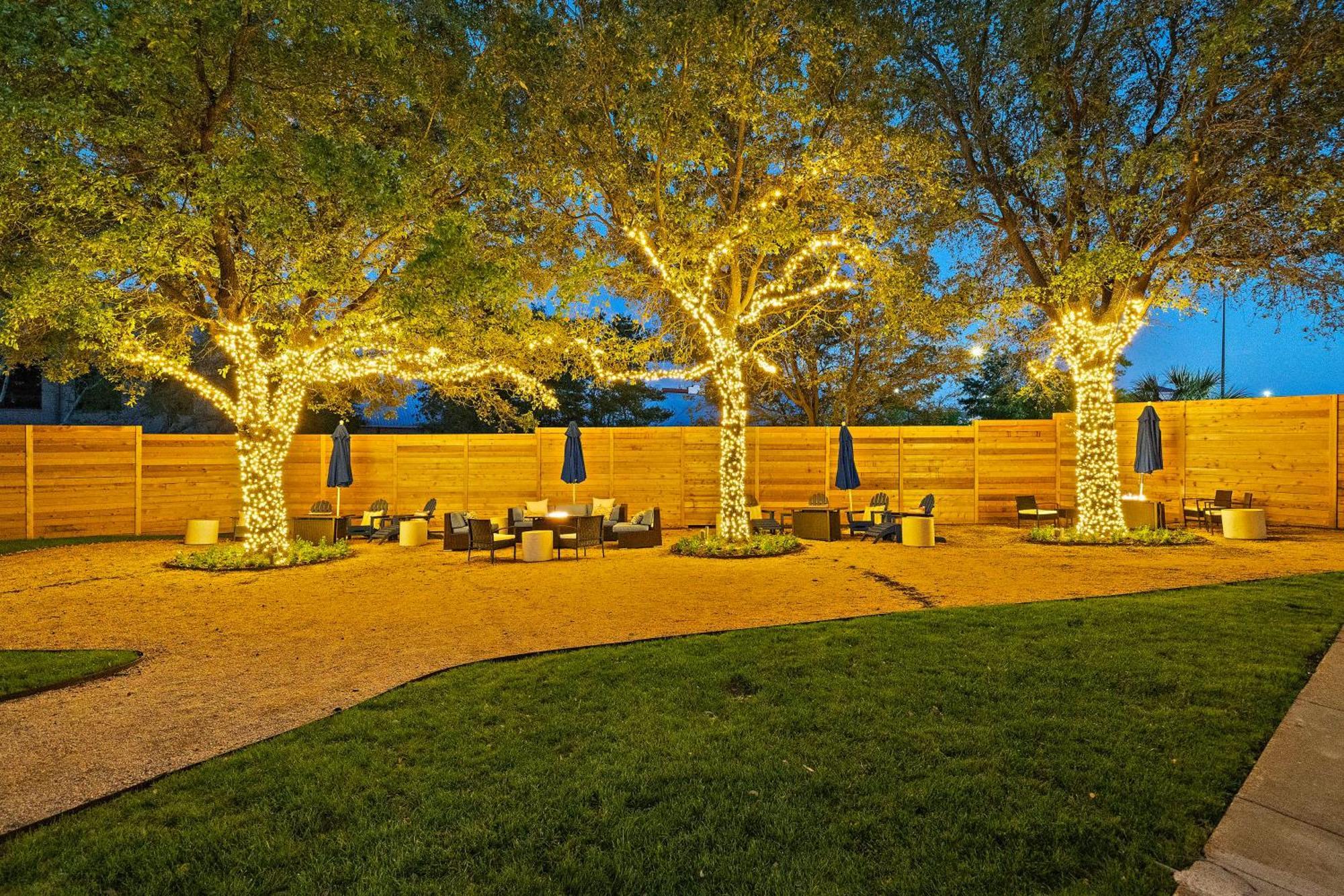 Отель Hilton College Station & Conference Center Экстерьер фото