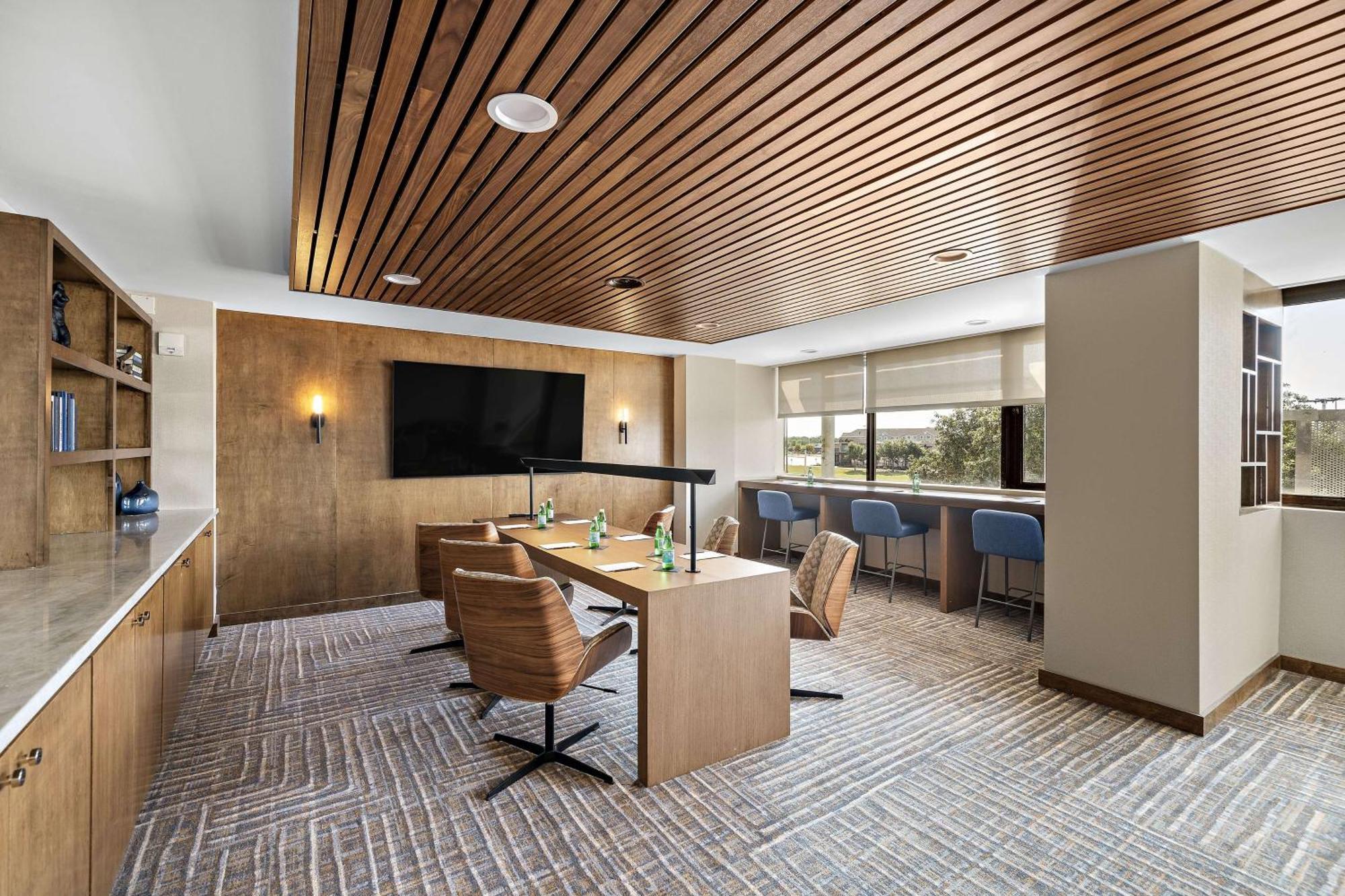 Отель Hilton College Station & Conference Center Экстерьер фото