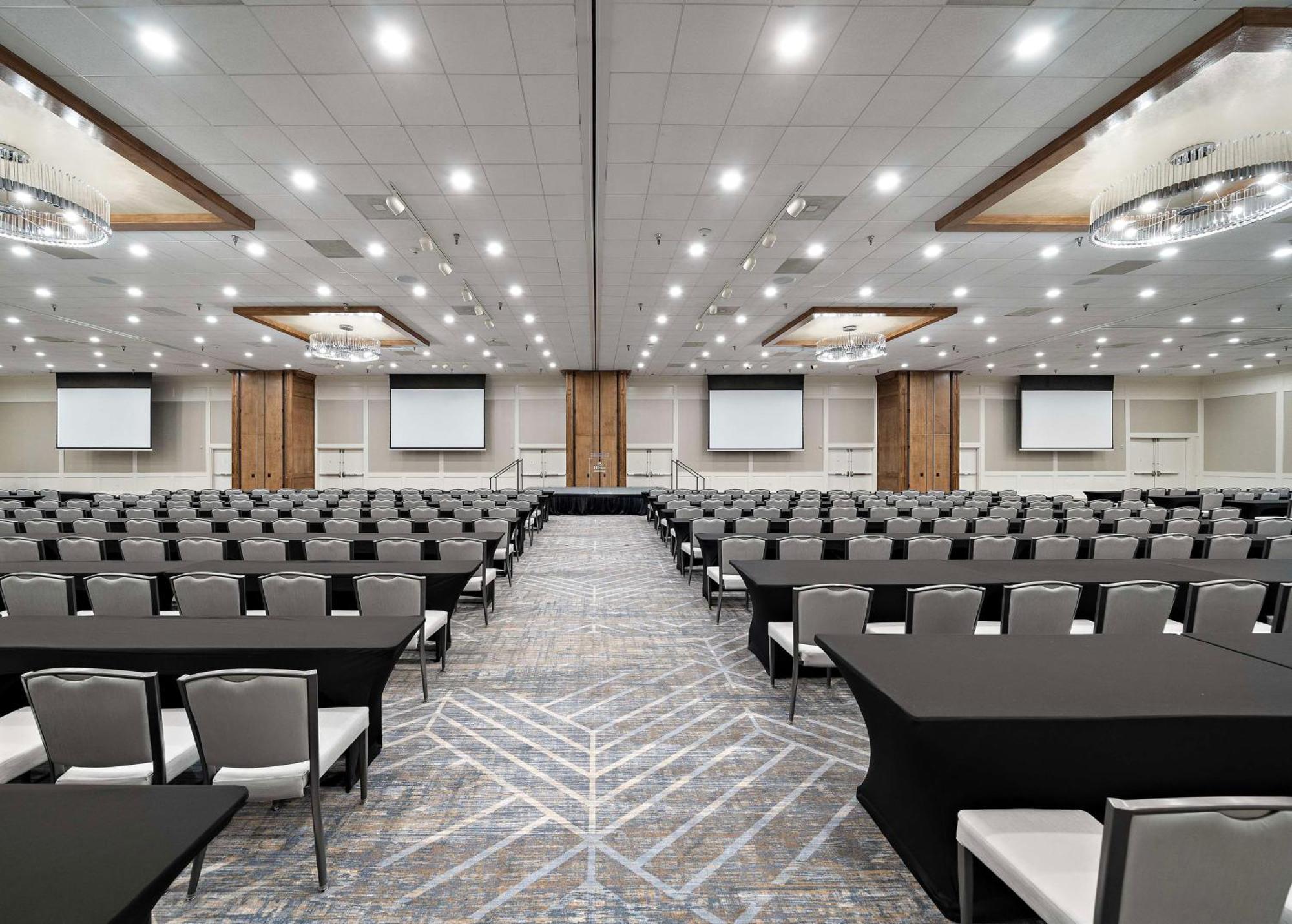 Отель Hilton College Station & Conference Center Экстерьер фото